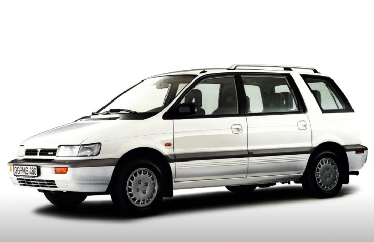 Минивэн Mitsubishi Chariot второго поколения, 1991–1997