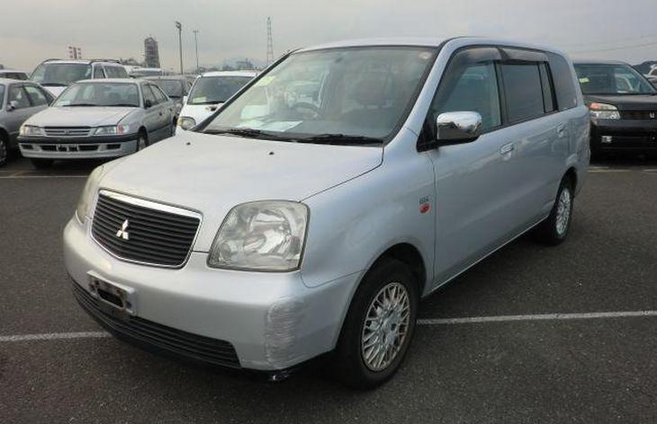 Минивэн Mitsubishi Dion (2000-2005)