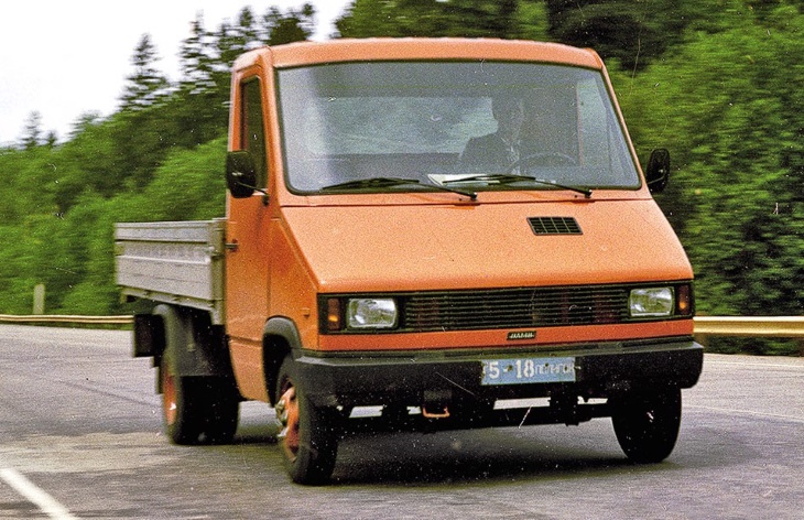 Прототип грузового автомобиля НАМИ-3305
