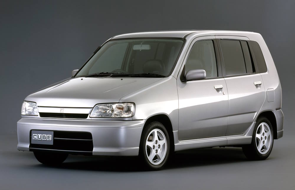 Хэтчбек Nissan Cube первого поколения (1998–2002)