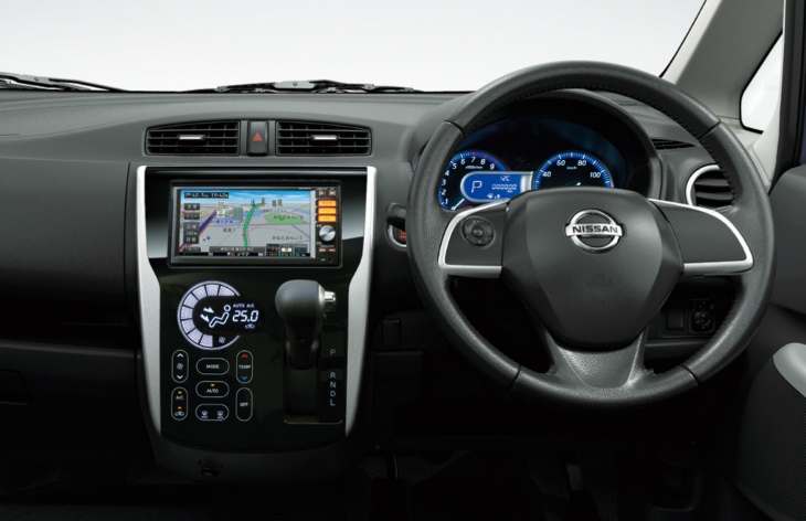Интерьер хэтчбека Nissan Dayz первого поколения, 2013–2019