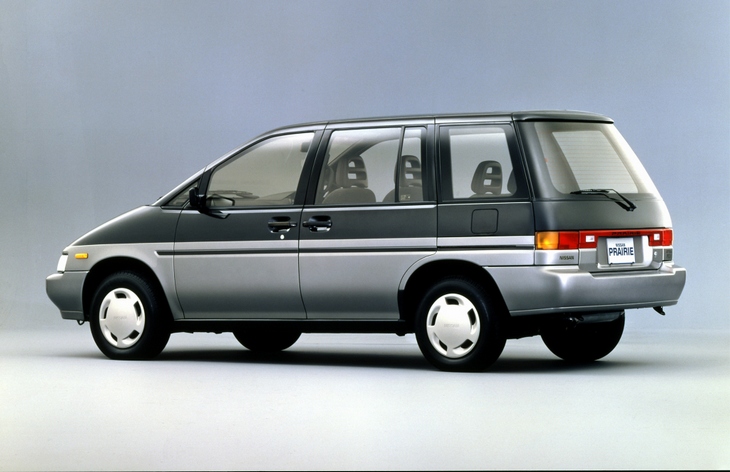 Минивэн Nissan Prairie второго поколения (M11), 1988–1995
