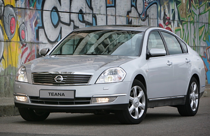 Седан Nissan Teana первого поколения, 2003–2008