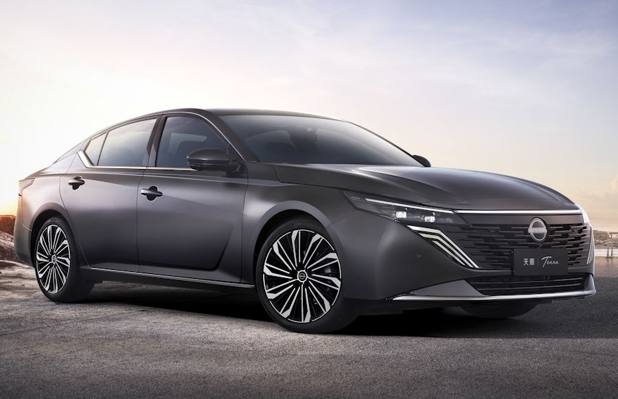 Седан Nissan Teana четвёртого поколения