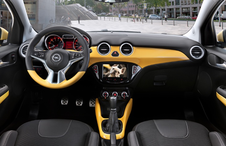 Интерьер автомобиля Opel Adam