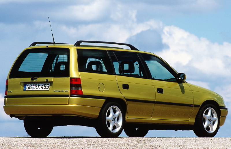 Универсал Opel Astra Caravan первого поколения