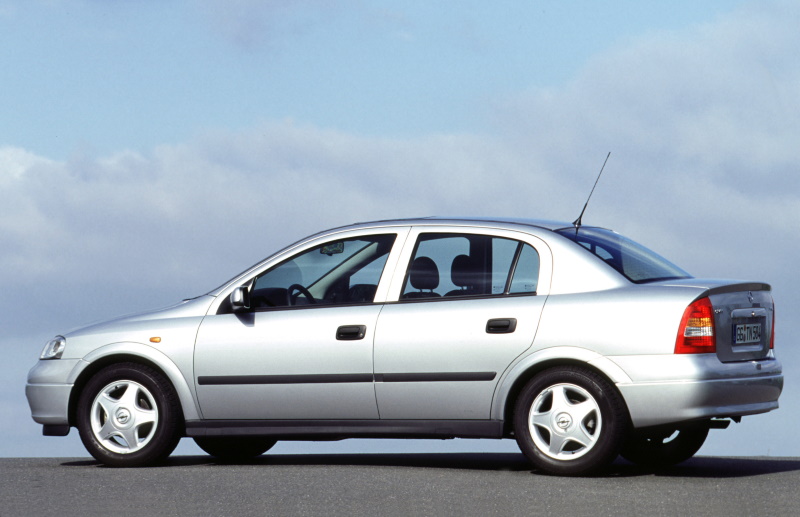 Пятидверный хэтчбек Opel Astra второго поколения, 1998–2004