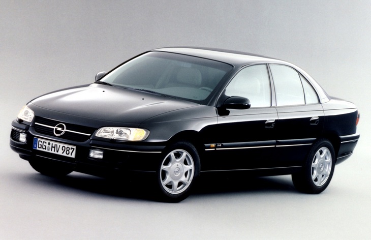 Седан Opel Omega второго поколения (1994–1999)