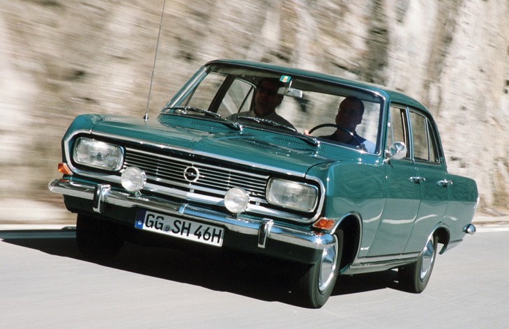 Седан Opel Rekord четвертого поколения (B), 1966–1967