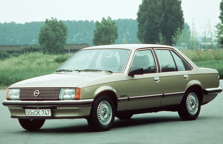 Седан Opel Rekord седьмого поколения (E1), 1977–1982