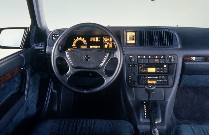 Интерьер седана Opel Senator второго поколения, 1987–1994
