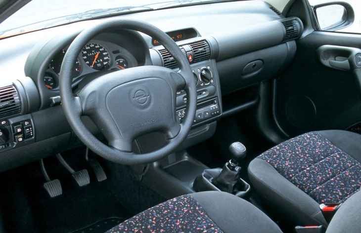 Интерьер купе Opel Tigra, 1994–2000