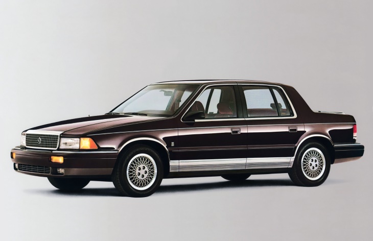 Седан Plymouth Acclaim, 1989–1994