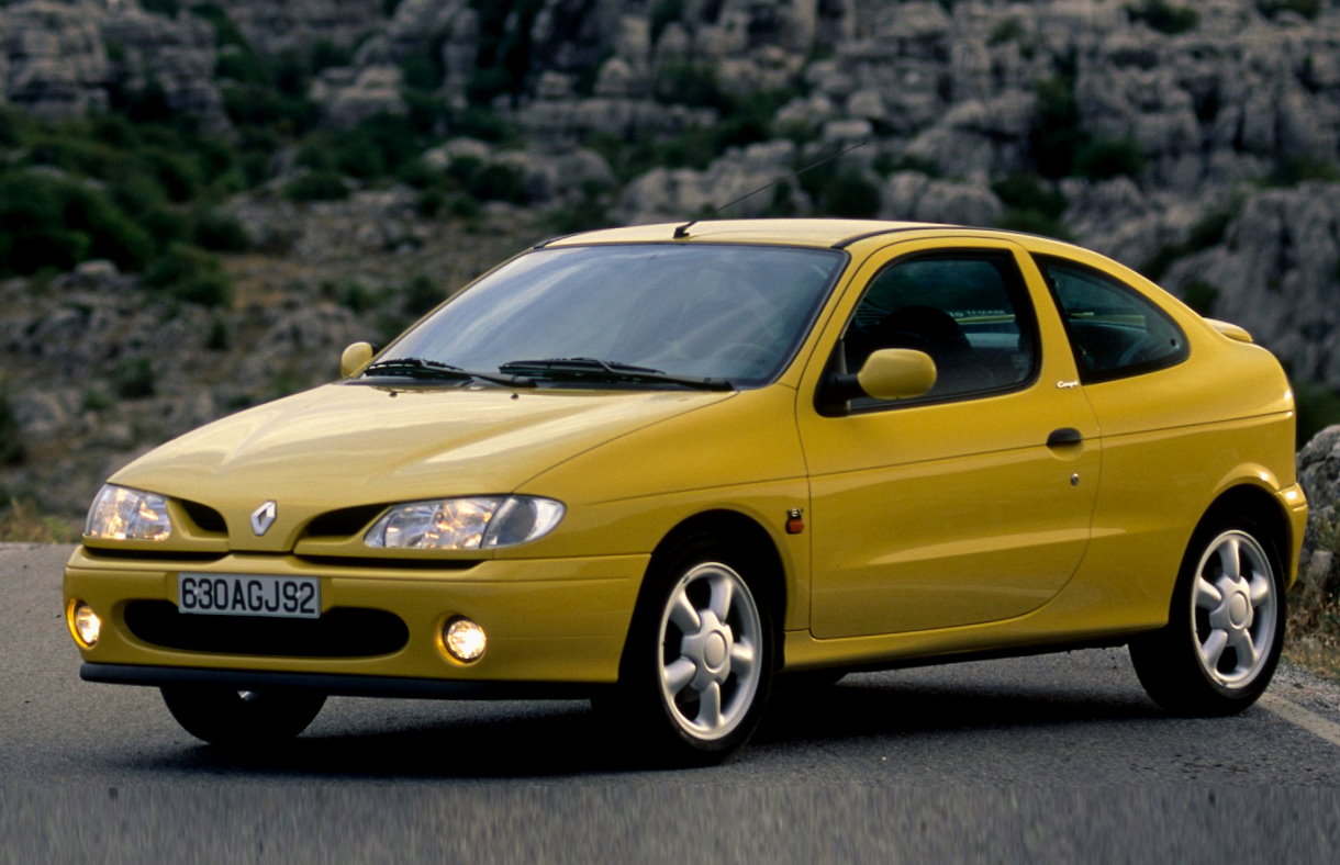Седан Renault Megane первого поколения после рестайлинга (1999-2002)