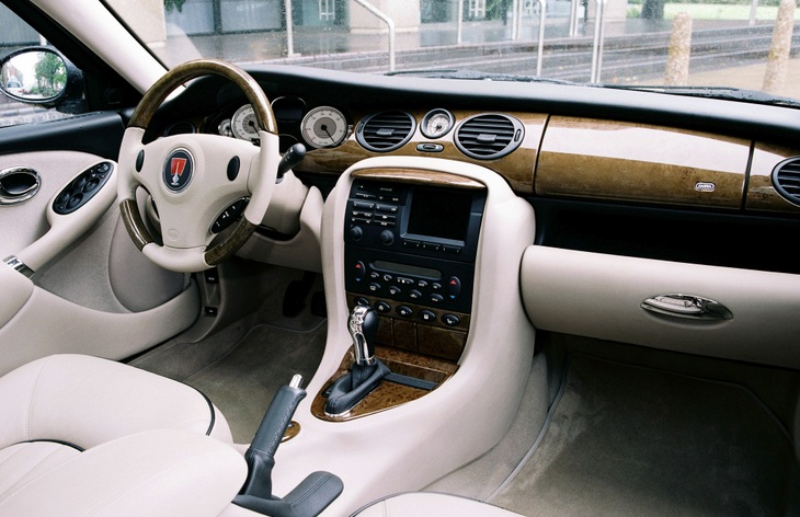 Интерьер автомобиля Rover 75 после рестайлинга (2004-2005)
