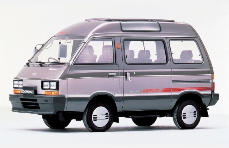 Микроавтобус Subaru Domingo первого поколения