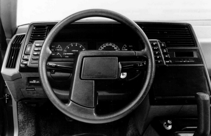 Передняя панель купе Subaru XT, 1985–1991