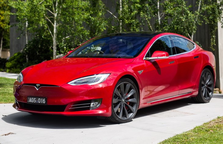 Хэтчбек Tesla Model S