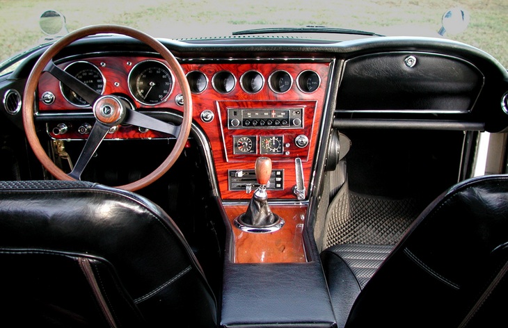 Интерьер купе Toyota 2000GT, 1967–1970