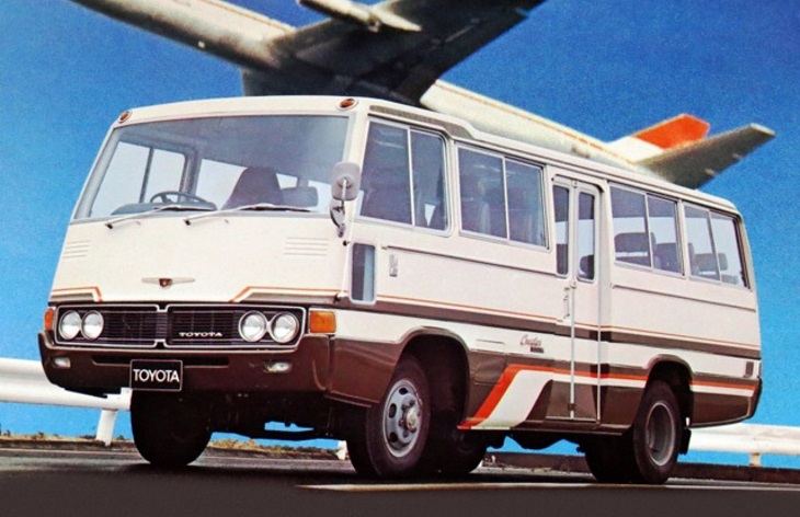 Автобус Toyota Coaster первого поколения