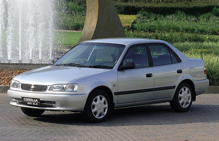 Седан Toyota Corolla восьмого поколения (японская версия), 1995–2002