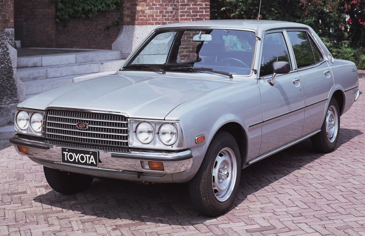 Седан Toyota Corona пятого поколения (1973-1979)