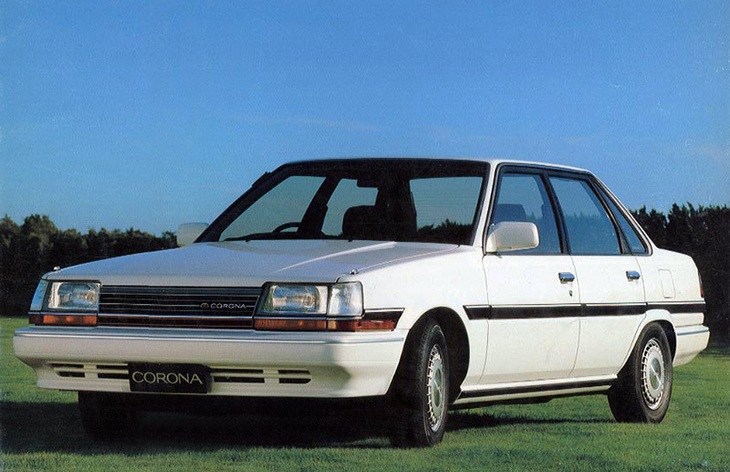 Седан Toyota Corona восьмого поколения (1983-1989)