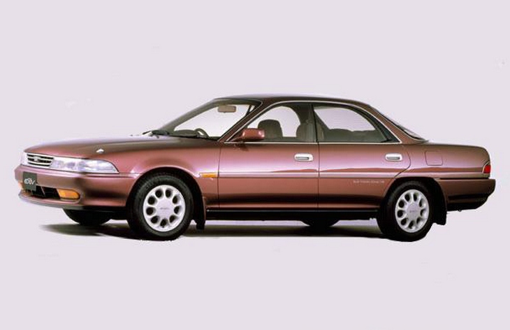 Седан Toyota Corona EXiV первого поколения (1989-1993)