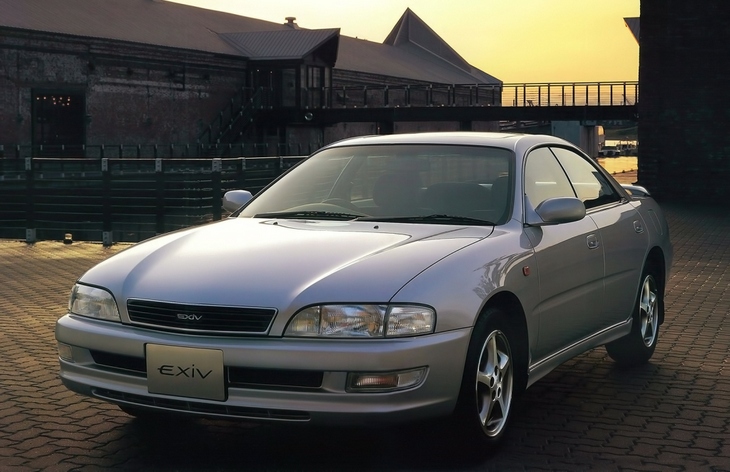 Седан Toyota Corona EXiV второго поколения (1993-1998)