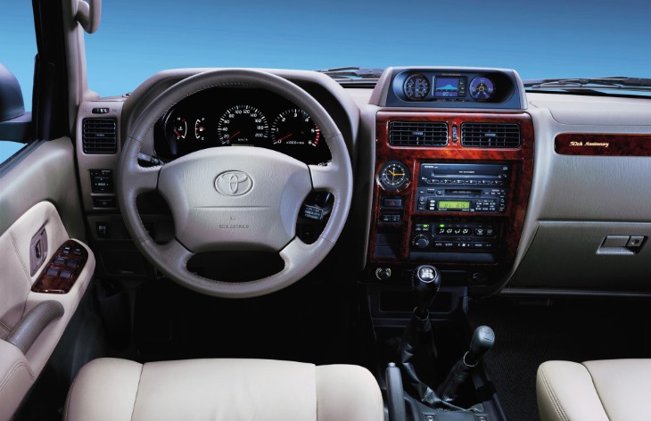 Интерьер внедорожника Toyota Land Cruiser Prado второго поколения, 1996–2002