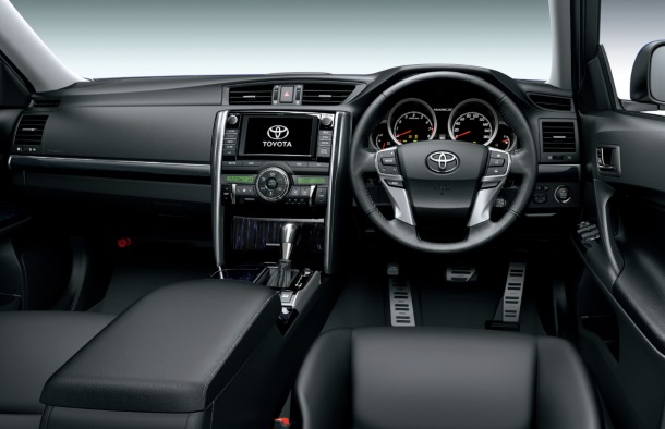 Интерьер седана Toyota Mark X