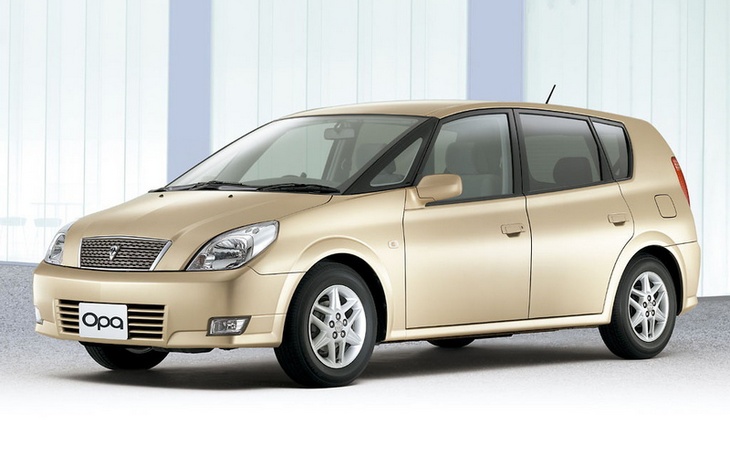 Минивэн Toyota Opa, 2000–2005