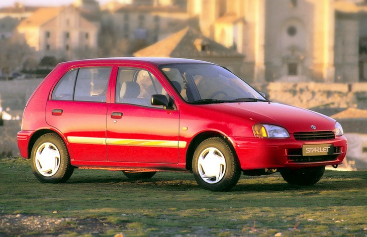 Хэтчбек Toyota Starlet первого поколения (1996-1999)