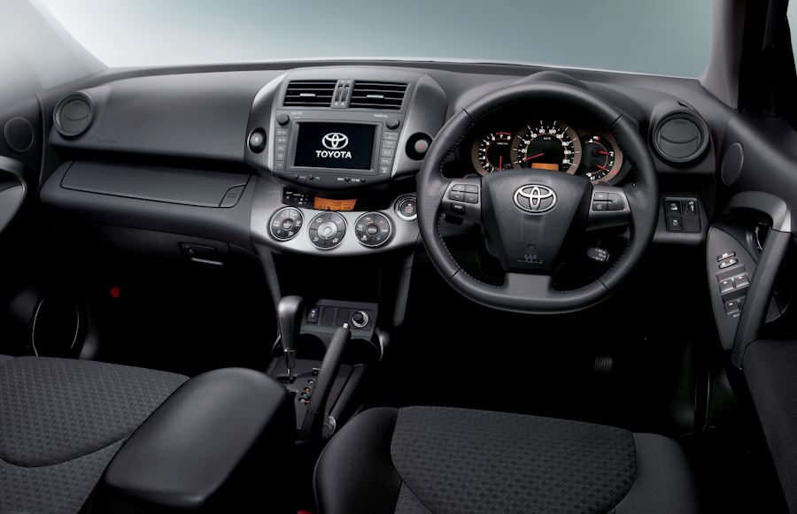 Салон кроссовера Toyota Vanguard