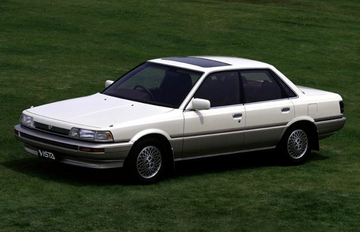 Седан Toyota Vista второго поколения (1986-1990)