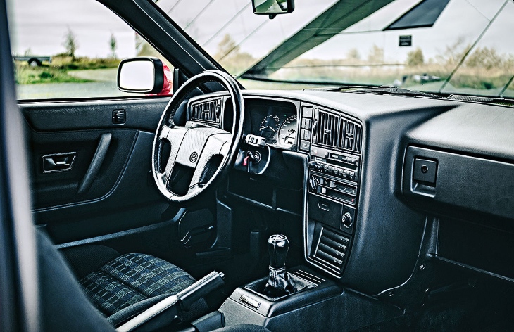 Интерьер хэтчбека Volkswagen Corrado