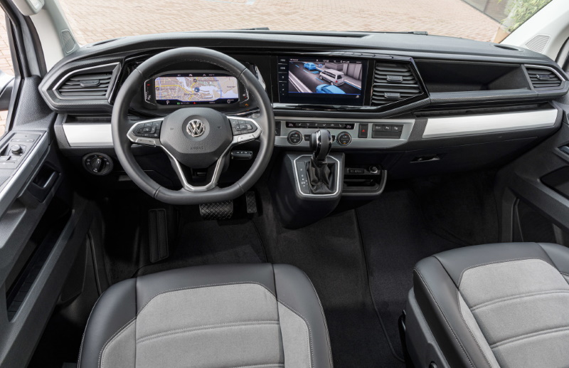 Интерьер микроавтобуса Volkswagen Multivan