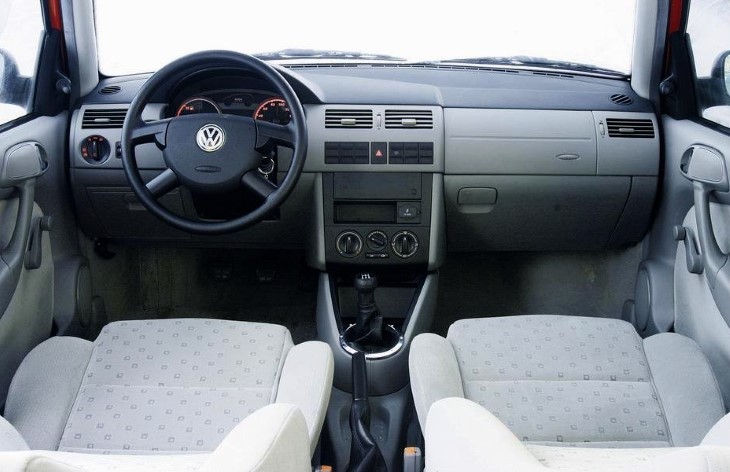 Интерьер хэтчбека Volkswagen Pointer, 2004­-2006