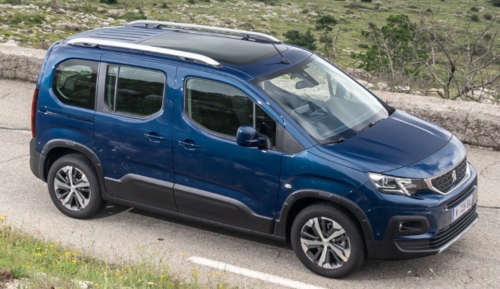 Вместе со сменой поколений пассажирский минивэн Peugeot получил новое имя — Rifter