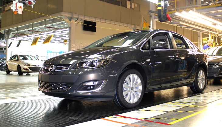 Завод General Motors в промзоне Шушары под Санкт-Петербургом делал «Опели» и «Шевроле» для российского рынка. Пик производства пришёлся на 2012 год — 85 тысяч автомобилей