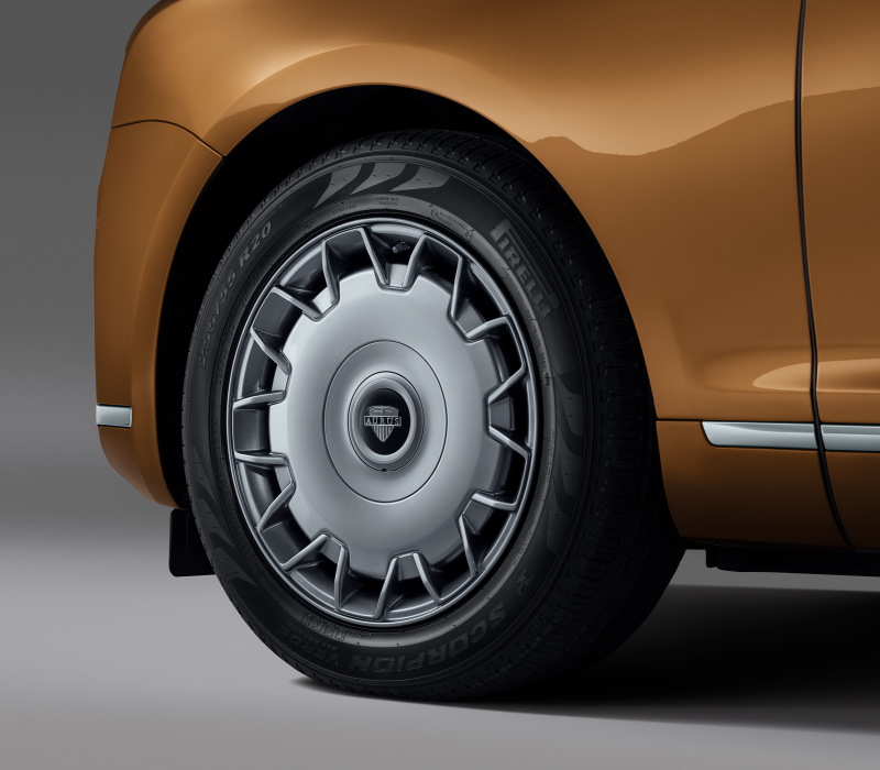 На обычные, не бронированные «Аурусы» ставят шины Pirelli