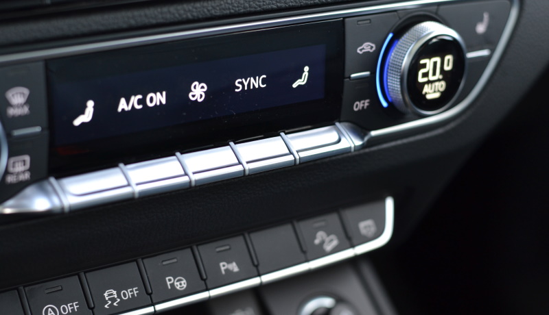 Марка Audi первой придумала показывать температуру на экранчиках в ручках климат-контроля