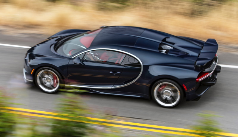 По официальным данным, Bugatti Chiron может разогнаться до сотни за 2,4 секунды
