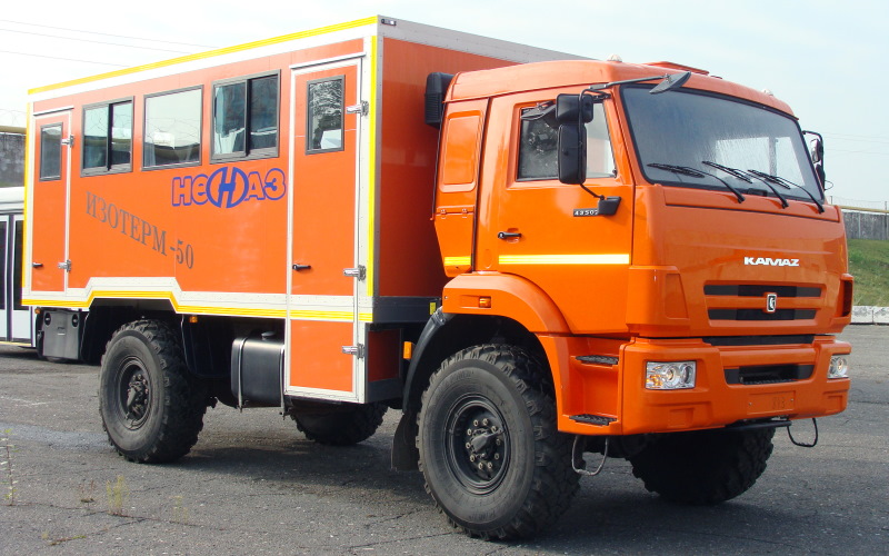 Вахтовый автобус НефАЗ-4211 на шасси КамАЗ-43502 (выпускается с 2015 года)