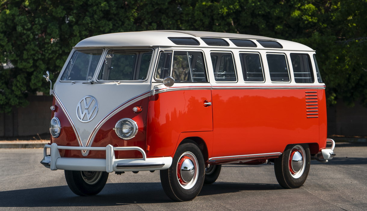 Модель Volkswagen Typ 2 с характерным оформлением передка выпускалась с 1950 года