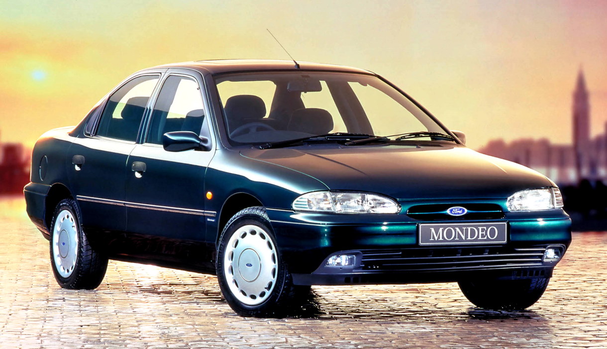 Ford Mondeo первого поколения дебютировал в Европе в 1993 году