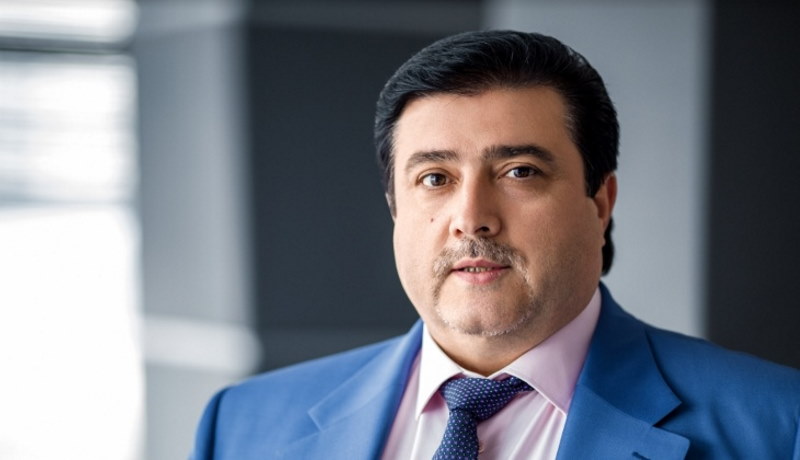 Адиль Ширинов совмещает посты руководителей УАЗа и «Форда-Соллерса», а в 2019–2022 годах он был ещё и директором компании «Аурус»