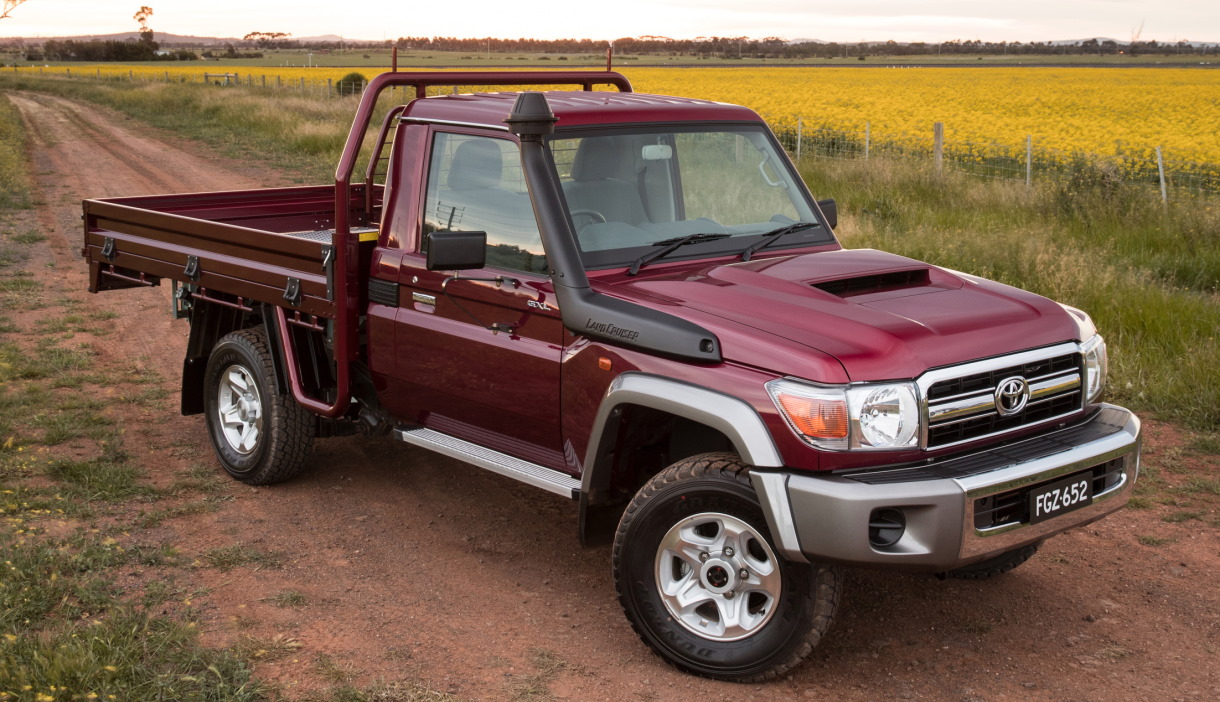 Сама Toyota официально предлагает в Австралии грузовые пикап на базе «Ленд Крузера 70»