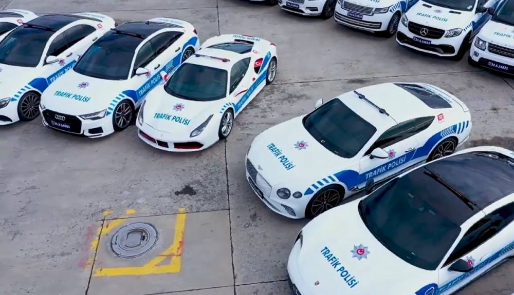 У полиции Турции появились суперкары и люксовые автомобили — вот несколько фото