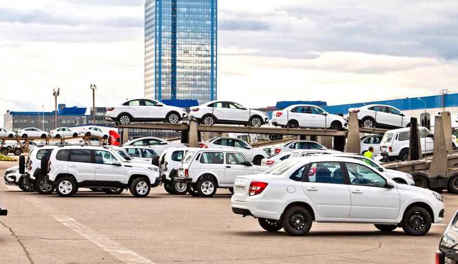АвтоВАЗ остановит производство машин на две недели
